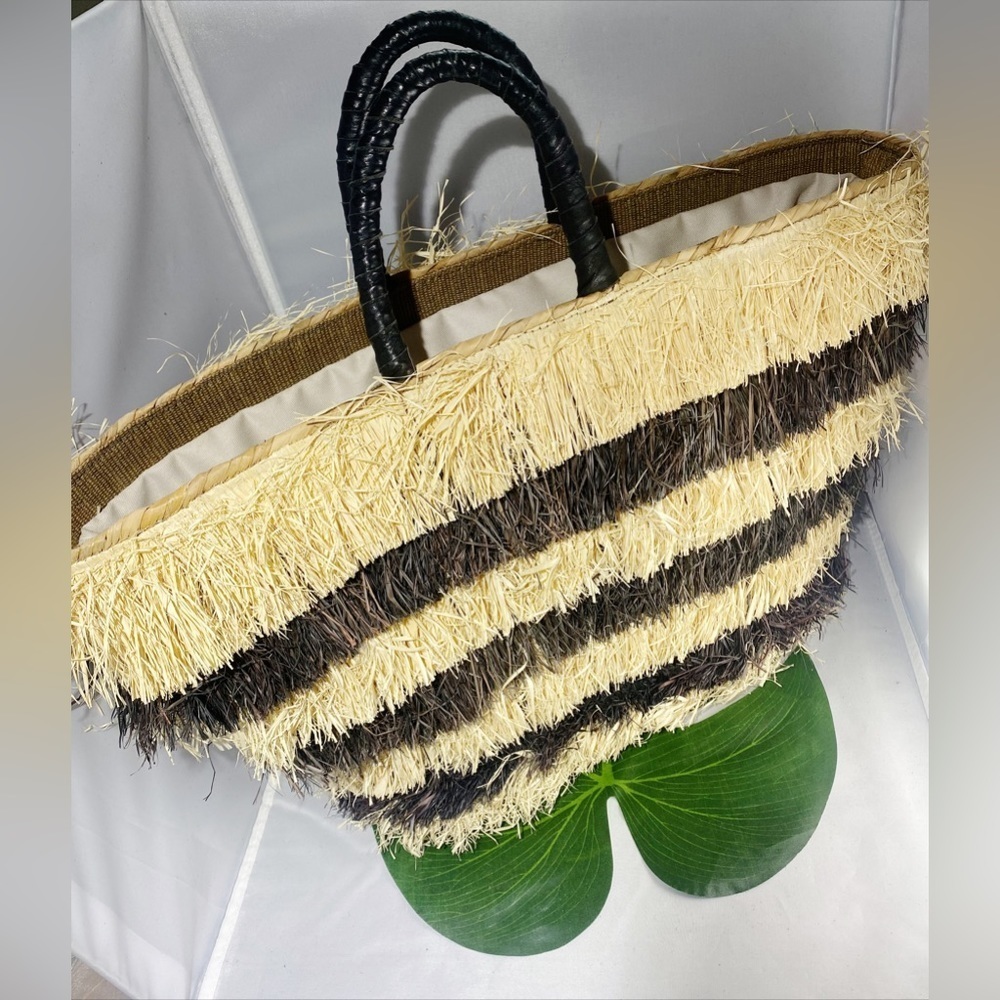 KAYU PIÑATA FRINGE STRAW TOTE BLACK AND TAN LEATHER HANDLE - Picture 6 of 15
